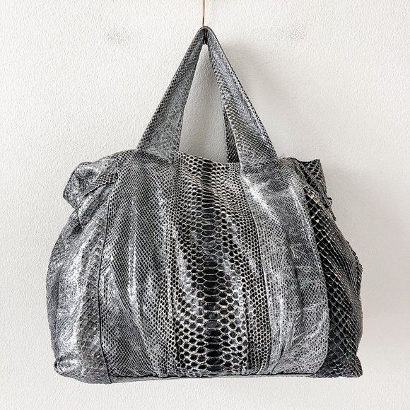 ❤️SOLD❤️Gucci Large Black Metallic Python Hysteria - Picture 4 of 13